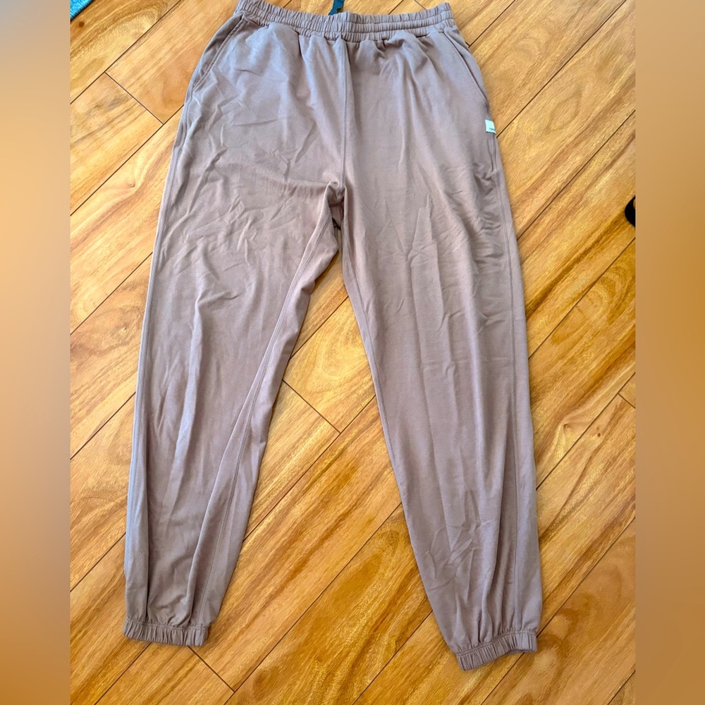 Vuori boyfriend performance jogger size small